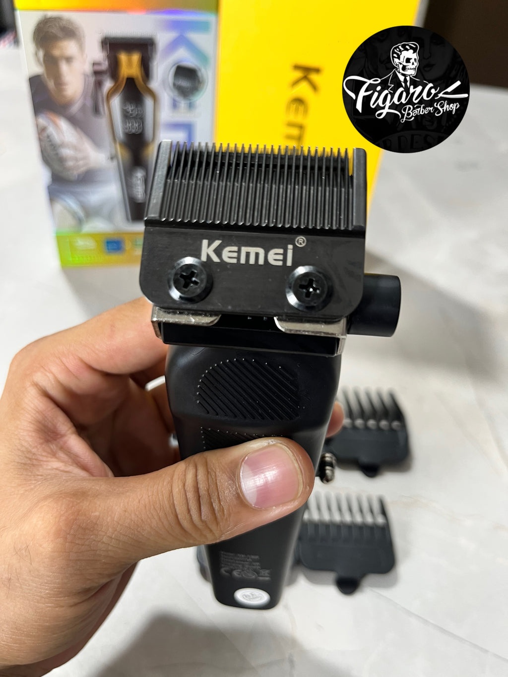 Máquina kemei 1368